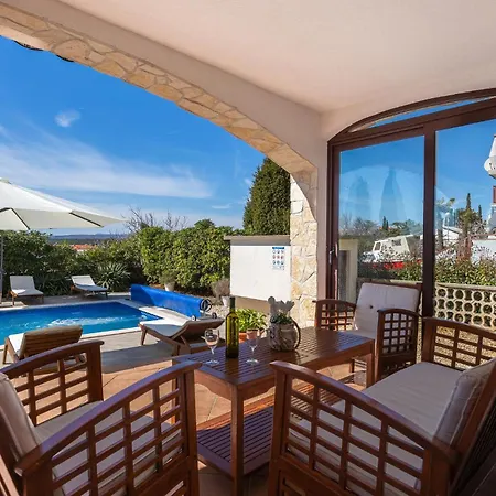 Apartment In With Sauna Punat